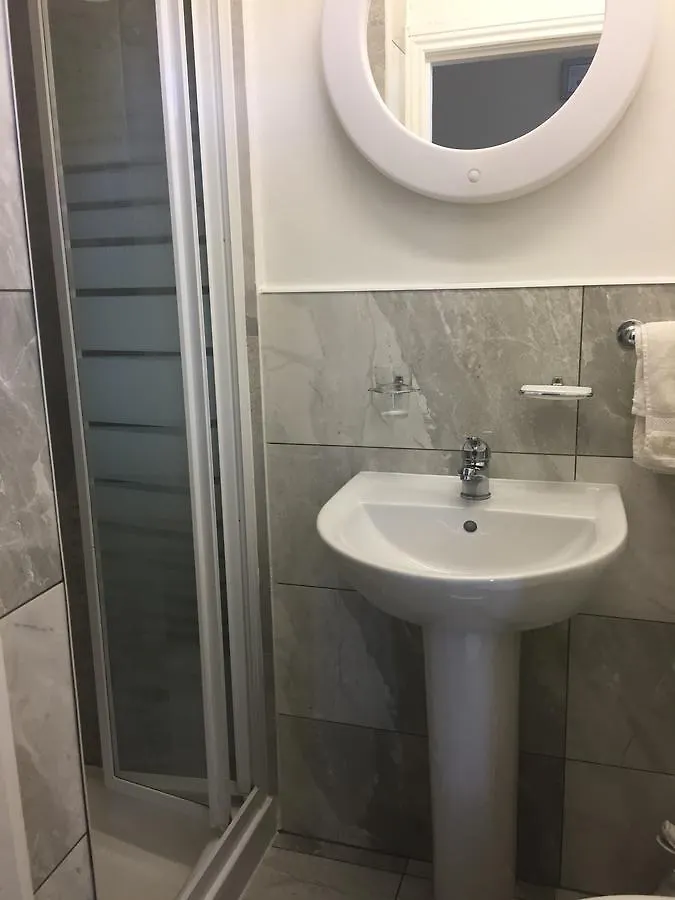Botanic Villa Dublin 2*,